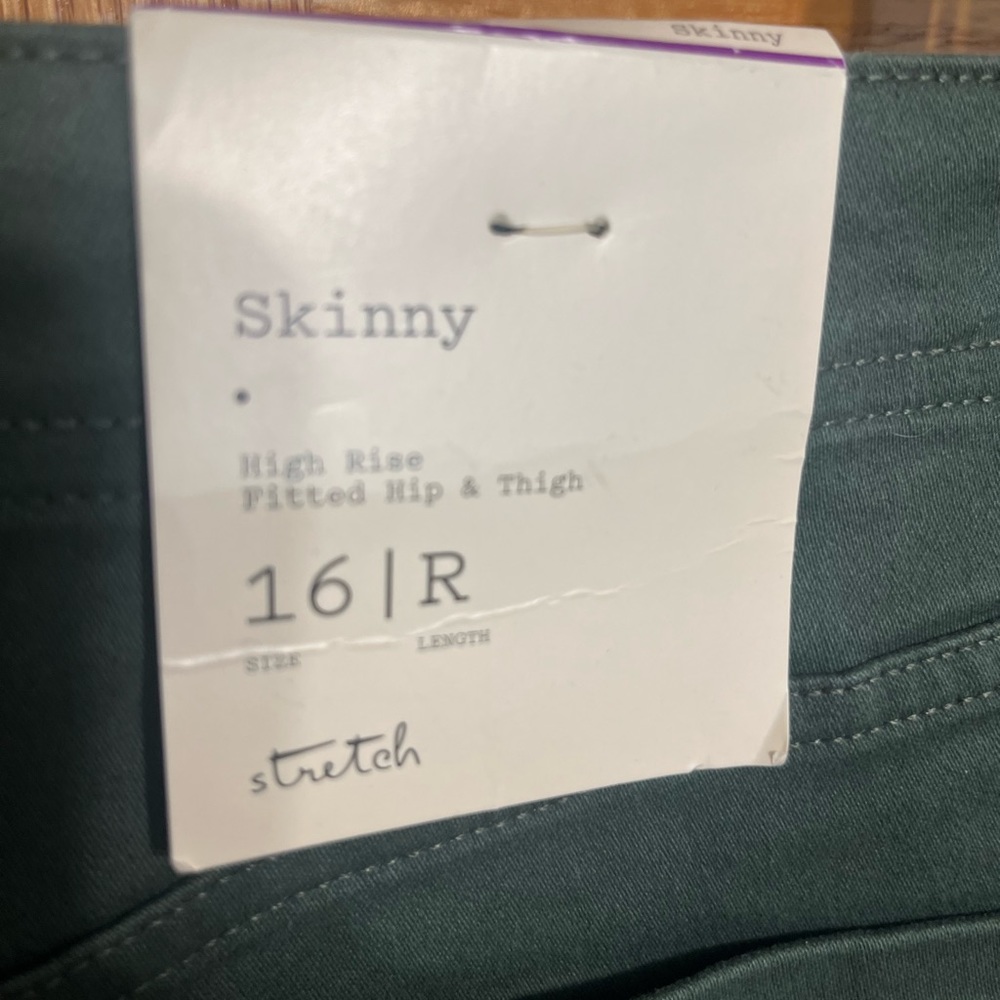 Olive green skinny cargo pants from a new day. Size 16. Cute pocket deta… - Picture 6 of 8